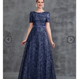 Elegant Floral Lace Maxi Dress in Navy